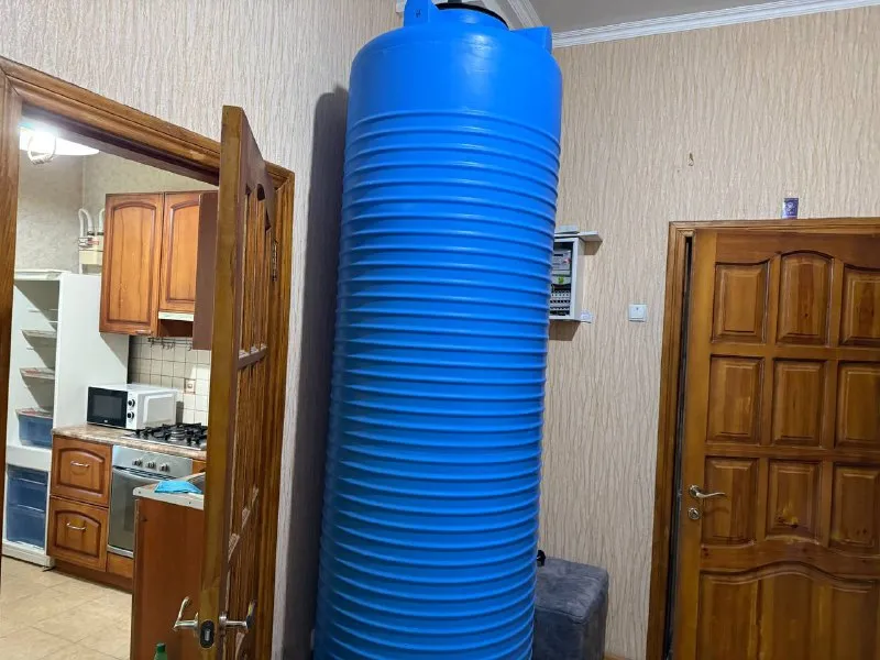 посуточно двух комнатная квартира, донецк киевский район! квартира укомплектована всем не обходимым для комфортного проживания! холодильник, машинка, чайник, микроволновка, пылесос, утюг, телевизор, спальные места ! постельные принадлежности! сутки -5 тысяч, бронь по телефону +79495525499! - фотография - 9