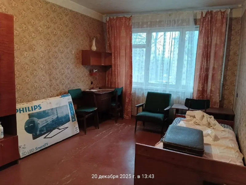 Продам 2х комнатную квартиру 🌇донецк, на заперевальной,   ориентир ул. Полоцкая, ориентир школа интернат № 20.📍 ✅квартира на 1-м этаже 5-ти этажного панельного дома (цоколь высокий), комнаты раздельные. ✅квартира сухая, очень теплая, без посторонних запахов. ✅окна деревянные. ✅радиаторы, стояки и канализация - меняны. ✅простое жилое состояние. ⛽газовая колонка. 📍замечательное расположение в отношении транспортной развязки и всей инфраструктуры, рядом майский рынок. 💰цена - 3 200 000 руб.   📲☎️+7 949 470 04 83 (феникс), 📲☎️+7 949 796 89 69 (миранда). Ан анна подписаться | дать объявление - фотография - 3