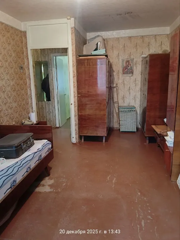 Продам 2х комнатную квартиру 🌇донецк, на заперевальной,   ориентир ул. Полоцкая, ориентир школа интернат № 20.📍 ✅квартира на 1-м этаже 5-ти этажного панельного дома (цоколь высокий), комнаты раздельные. ✅квартира сухая, очень теплая, без посторонних запахов. ✅окна деревянные. ✅радиаторы, стояки и канализация - меняны. ✅простое жилое состояние. ⛽газовая колонка. 📍замечательное расположение в отношении транспортной развязки и всей инфраструктуры, рядом майский рынок. 💰цена - 3 200 000 руб.   📲☎️+7 949 470 04 83 (феникс), 📲☎️+7 949 796 89 69 (миранда). Ан анна подписаться | дать объявление - фотография - 5