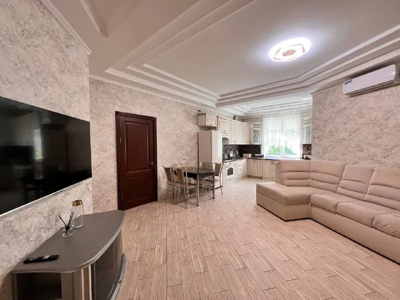 Аренда трёхкомнатной евро студии 90 м2 🌇донецк, в калининском районе, проспект комсомольской правды... - фотография