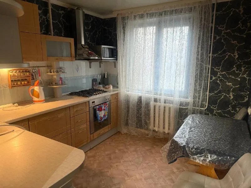 🏡сдаётся квартира посуточно свежий ремонт все необходимое в квартире есть 3 этаж донецк кировский район цена 5000т сутки ☎️+79493548985 📞все вопросы по телефону 📨подписаться - фотография - 5