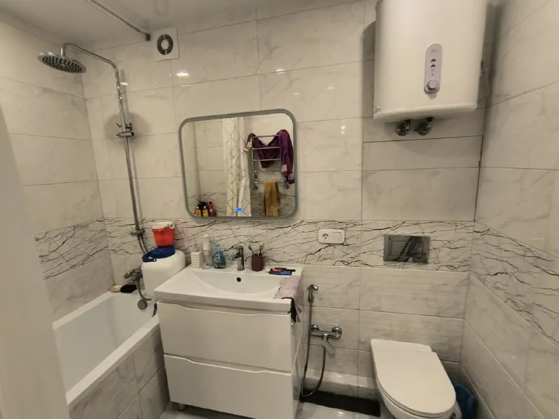 продам 3х комнатную квартиру 🌇донецк в ленинском районе, улица куприна 34- боссе📍 ✅общая площадь 71 кв. м ✅комнаты раздельные ✅большой балкон ✅квартира теплая ✅этажность дома 4/9 💦холодная и горячая вода круглосуточно 🚫прописанных нет 📑документы готовы собственник в донецке‼️ 📍насыщенная инфраструктура: - детские сады; школы; - продуктовые магазины; супермаркет, остановки маршрутного такси в шаговой доступности. 💰цена 8 300 000 руб. 📲☎️+79495138558 виктория подписаться | дать объявление - фотография - 9