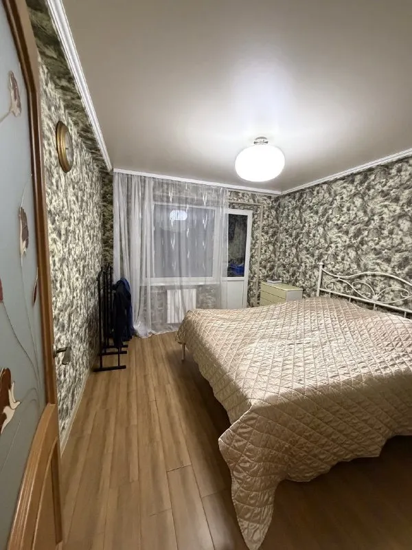 продажа 3-х комн. квартиры 🌇донецк в центре калининского района, грузия - овнатаняна 26а📍 ✅5й этаж - пятиэтажки ✅кровля не течет, собственник перекрывал крышу сам‼️ ✅общая площадь 70 кв. м ✅квартира теплая 💦вода круглосуточно (накопительная система) ✅ - фотография - 3