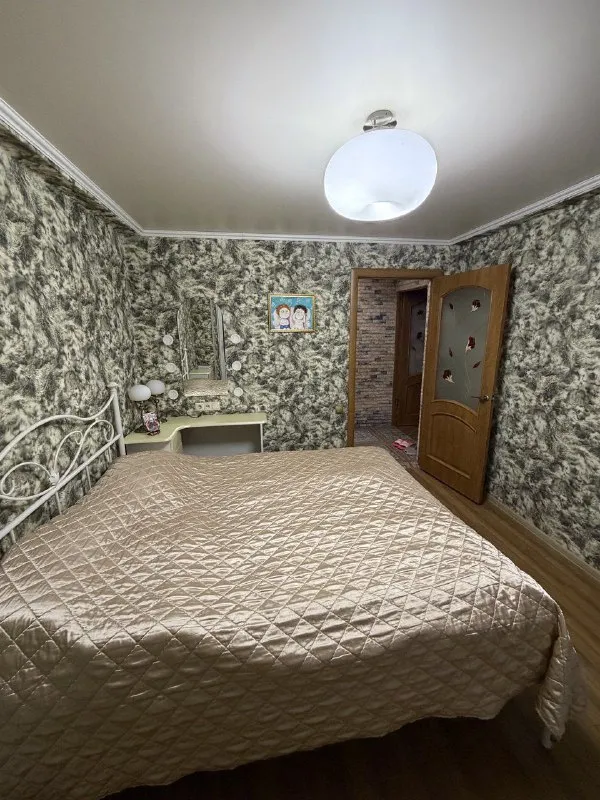 продажа 3-х комн. квартиры 🌇донецк в центре калининского района, грузия - овнатаняна 26а📍 ✅5й этаж - пятиэтажки ✅кровля не течет, собственник перекрывал крышу сам‼️ ✅общая площадь 70 кв. м ✅квартира теплая 💦вода круглосуточно (накопительная система) ✅ - фотография - 4