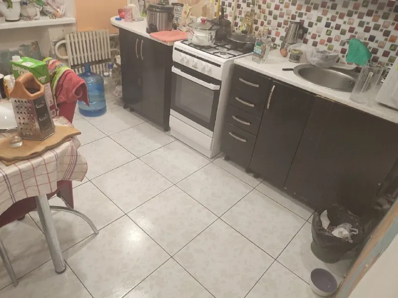 🏡продажа трёхкомнатной квартиры от собственника 🗺г. Донецк днр 🌇пролетарский р-н ул. Прожекторная, возле кафе бирстаун ✅этажность–6/9 жилого дома ✅рядом магазины, школы, садик автостанция, водоём ✅квартира очень тёплая, незаконченный ремонт -туалет, ванная, прихожая стены выровнены ✅все комнаты разделены балкон, огромная лоджия мебель и техника остаётся вода по графику 📃документы готовы 🔥собственник ✅риелторам просьба не беспокоить 💴цена: 6🍋300.000 рублей небольшой торг‼️ ☎️+7(949) 323-03-59 светлана недвижимость днр - фотография - 9