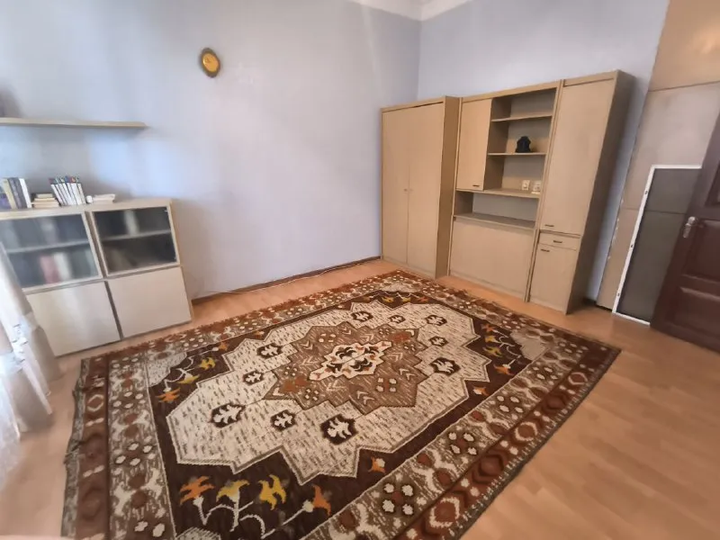 Продаётся шикарная 4-х комнатная квартира 🌇в центре города донецка, грин плаза, хмели-сунели, площадь ленина, адрес постышева 52📍 ✅шикарный дом - центр большая квартира в центре города, высокие потолки❗️ 🏡дом образцово показательный ✅подъезд чистый, после ремонта ✅общая площадь 120 кв м ✅все комнаты в квартире раздельные ✅оборудована всем необходимым для комфортного проживания 👍чистый и ухоженный подвал для хранения вещей 📑 документы готовы!! ❗️собственник в донецке 💰цена - снижена 10 500 000 ₽ 📲☎️+79495138558 подписаться | дать объявление - фотография - 4