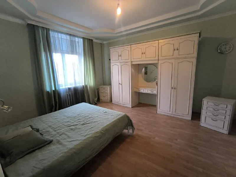 Продаётся шикарная 4-х комнатная квартира 🌇в центре города донецка, грин плаза, хмели-сунели, площадь ленина, адрес постышева 52📍 ✅шикарный дом - центр большая квартира в центре города, высокие потолки❗️ 🏡дом образцово показательный ✅подъезд чистый, после ремонта ✅общая площадь 120 кв м ✅все комнаты в квартире раздельные ✅оборудована всем необходимым для комфортного проживания 👍чистый и ухоженный подвал для хранения вещей 📑 документы готовы!! ❗️собственник в донецке 💰цена - снижена 10 500 000 ₽ 📲☎️+79495138558 подписаться | дать объявление - фотография - 6