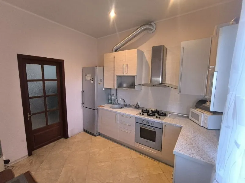 Продаётся шикарная 4-х комнатная квартира 🌇в центре города донецка, грин плаза, хмели-сунели, площадь ленина, адрес постышева 52📍 ✅шикарный дом - центр большая квартира в центре города, высокие потолки❗️ 🏡дом образцово показательный ✅подъезд чистый, после ремонта ✅общая площадь 120 кв м ✅все комнаты в квартире раздельные ✅оборудована всем необходимым для комфортного проживания 👍чистый и ухоженный подвал для хранения вещей 📑 документы готовы!! ❗️собственник в донецке 💰цена - снижена 10 500 000 ₽ 📲☎️+79495138558 подписаться | дать объявление - фотография - 8