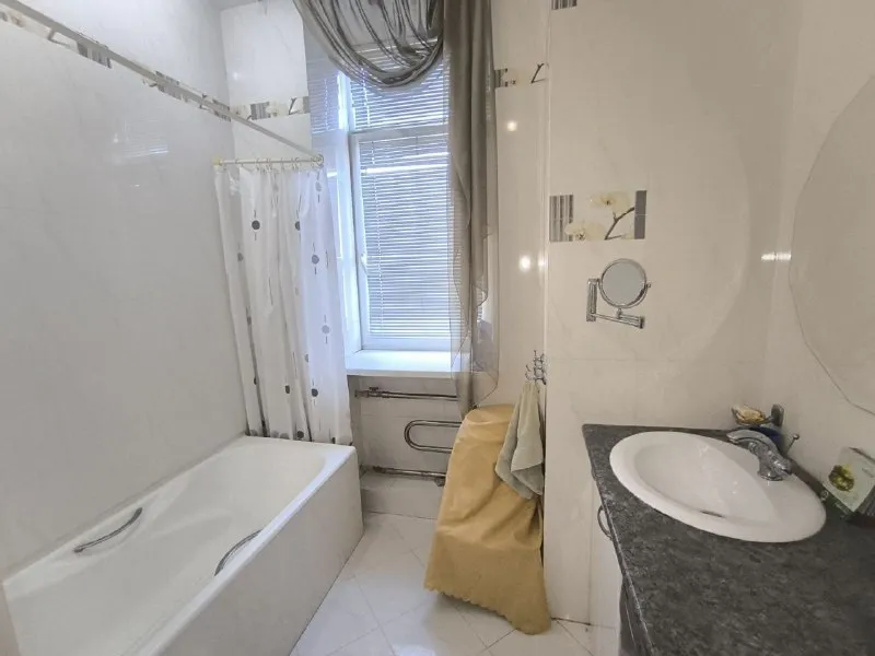 Продаётся шикарная 4-х комнатная квартира 🌇в центре города донецка, грин плаза, хмели-сунели, площадь ленина, адрес постышева 52📍 ✅шикарный дом - центр большая квартира в центре города, высокие потолки❗️ 🏡дом образцово показательный ✅подъезд чистый, после ремонта ✅общая площадь 120 кв м ✅все комнаты в квартире раздельные ✅оборудована всем необходимым для комфортного проживания 👍чистый и ухоженный подвал для хранения вещей 📑 документы готовы!! ❗️собственник в донецке 💰цена - снижена 10 500 000 ₽ 📲☎️+79495138558 подписаться | дать объявление - фотография - 9