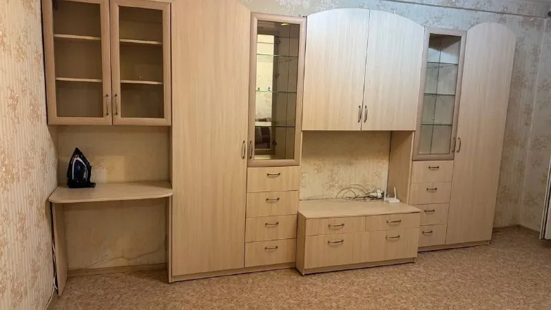 Сдам однокомнатную квартиру 🌇донецк, пр. Киевский 14📍 ✅сдам на длительный срок ✅этаж 3/5 ✅состояние жилое, мебель и техника необходимая для проживания есть. 📍рядом с домом находится остановка, магазины. 💰цена 22000 ₽+ залоговая + к/у. 📲☎️+7(949)33-63-759 ан подписаться | дать объявление - фотография - 3