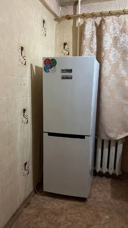 Сдам однокомнатную квартиру 🌇донецк, пр. Киевский 14📍 ✅сдам на длительный срок ✅этаж 3/5 ✅состояние жилое, мебель и техника необходимая для проживания есть. 📍рядом с домом находится остановка, магазины. 💰цена 22000 ₽+ залоговая + к/у. 📲☎️+7(949)33-63-759 ан подписаться | дать объявление - фотография - 5