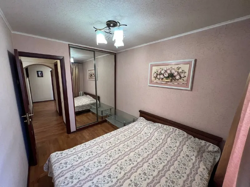 продажа 3х комнатной квартиры 🌇донецк в ворошиловском районе, набережная-площадь ленина, пр-т 25-летия ркка 7📍 ✅общая площадь 65 кв м ✅комнаты раздельные ✅большой балкон, лоджия ✅квартира теплая ✅этажность дома 7/10 💦холодная и горячая вода круглосуточно 🚫прописанных нет. 📑документы готовы к сделке, собственник в донецке ✅насыщенная инфраструктура: - набережная ;детские сады; - школы; продуктовые магазины; супермаркет хорошо развитая транспортная развязка в любую точку города. остановки маршруток в шаговой доступности. 💰цена снижена 8 000 000 ₽ 📲☎️+79495138558 виктория подписаться | дать объявление - фотография - 2