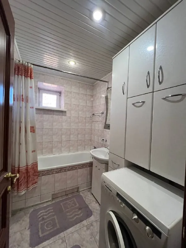 продажа 3х комнатной квартиры 🌇донецк в ворошиловском районе, набережная-площадь ленина, пр-т 25-летия ркка 7📍 ✅общая площадь 65 кв м ✅комнаты раздельные ✅большой балкон, лоджия ✅квартира теплая ✅этажность дома 7/10 💦холодная и горячая вода круглосуточно 🚫прописанных нет. 📑документы готовы к сделке, собственник в донецке ✅насыщенная инфраструктура: - набережная ;детские сады; - школы; продуктовые магазины; супермаркет хорошо развитая транспортная развязка в любую точку города. остановки маршруток в шаговой доступности. 💰цена снижена 8 000 000 ₽ 📲☎️+79495138558 виктория подписаться | дать объявление - фотография - 7