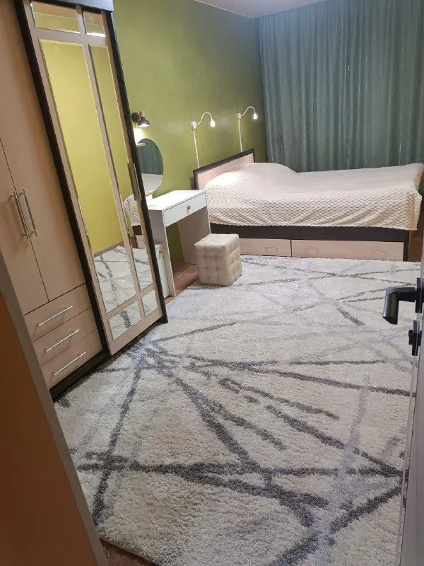 ❗️❗️❗️ посуточно, почасово квартира в харцызске ❗️❗️❗️ идеальная квартира для тех, кто ценит комфорт, чистоту и домашнюю атмосферу. • ☑️современный ремонт и стильный интерьер. • ☑️полностью оборудованная кухня со всем необходимым для приготовления вкусных блюд. • ☑️удобная двуспальная кровать с ортопедическим матрасом. • ☑️ стиральная машина, кондиционер, микроволновка, электрочайник. • ☑️высокоскоростной wi-fi и smart tv. • ☑️тропический душ. • ☑️ чистое постельное белье, полотенце, средства гигиены, фен, отпариватель. • ☑️лазерный проектор. • ☑️вода холодная, горячая 24/7 • ☑️ питьевая вода, чай, кофе, сахар, салфетки. • ☑️удобное расположение в тихом районе с развитой инфраструктурой. подарите себе и своей половинке незабываемый вечер в нашей уютной и романтичной квартире. ☎️ +79494289878 ( телеграм, ватсап) 📨подписаться - фотография - 3