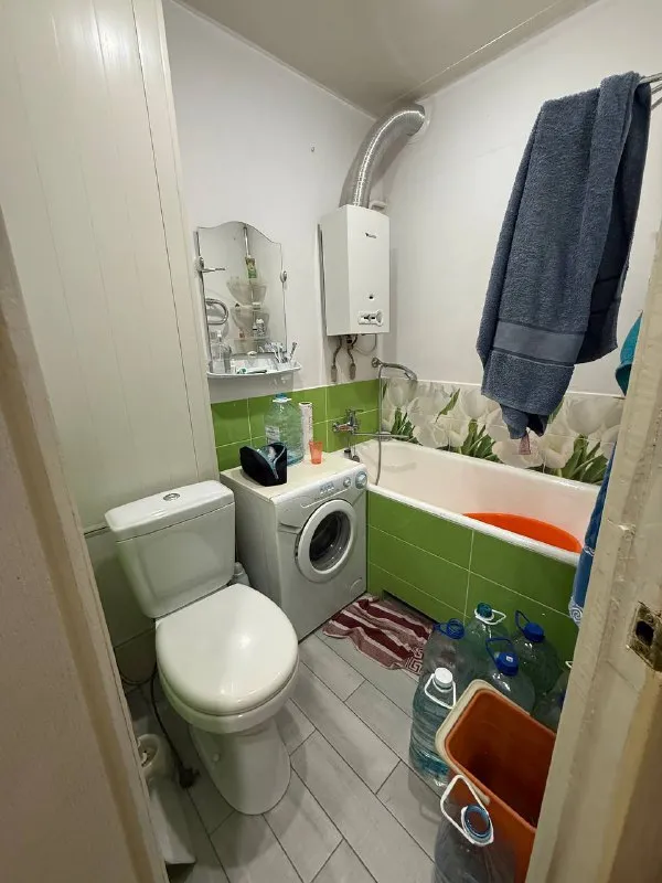 ☎️ +7 (949) 037-06-36 продажа 3х комнатной квартиры!калининский район донецка ! Пр.50 - лет гвардейской дивизии! Лучшая локация!! Документы полностью готовы к сделке‼️ собственник в донецке‼️ состояние квартиры- заходи и живи. 📌вода согласно графику 📌комнаты раздельные 📌квартира теплая 📍этажность дома 1/5 📍прописанных нет❗️❗️❗️ насыщенная инфраструктура: - калининский рынок ; - детские сады; - школы; - продуктовые магазины; - супермаркет 👌развитая транспортная развязка в любую точку города. Остановки маршрутного такси в шаговой доступности. Цена : 5.000.000 💸 ☎️+7 (949) 037-06-36 - фотография - 5