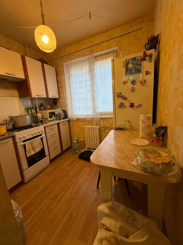 ☎️ +7 (949) 037-06-36 продажа 3х комнатной квартиры!калининский район донецка ! Пр.50 - лет гвардейской дивизии! Лучшая локация!! Документы полностью готовы к сделке‼️ собственник в донецке‼️ состояние квартиры- заходи и живи. 📌вода согласно графику 📌комнаты раздельные 📌квартира теплая 📍этажность дома 1/5 📍прописанных нет❗️❗️❗️ насыщенная инфраструктура: - калининский рынок ; - детские сады; - школы; - продуктовые магазины; - супермаркет 👌развитая транспортная развязка в любую точку города. Остановки маршрутного такси в шаговой доступности. Цена : 5.000.000 💸 ☎️+7 (949) 037-06-36 - фотография - 6