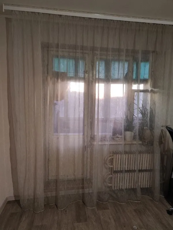 🏡продаётся двухкомнатная квартира 🌇г. Донецк днр, кировский р-н мкрн. Текстильщик, улица петровского 103 ✅этажность–8/9 жилого дома ✅общая площадь–53.7 м2 ✅комнаты изолированны площадью–18 м2 и 12 м2 ✅коридор–4.2 м2 ✅холл–8 м2 ✅кухня в чистовой отделке с новой проводкой, площадь–9 м2 ✅санузел раздельный окна выходят на обе стороны дома ✅парковка возле дома, рядом охраняемая стоянка ✅до остановки 4 минуты ходьбы ✅в шаговой доступности: школа, детский садик, гимназия, магазины, ветклиника ✅рядом два рынка 5-10 минут пешком 📃документы готовы 🔥собственник 💴цена: 3🍋700.000 рублей торг‼️ ☎️+7(949) 318-92-64 📨подписаться - фотография - 9