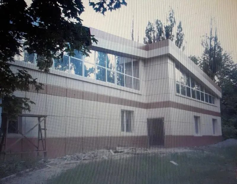 коммерческая недвижимость -  485 м² квадратных метров 🌇донецк, центр калининского района, ул. цусимская📍 🔥продажа отдельно стоящего здания 📑документы рф 🔑ключи в агентстве 👀показ в любое ⏰время по договоренности за час ✅преимущества: парковка, рядом остановка высокие потолки, большой участок земли ✅шикарный проходной поток и транспортный - фотография - 5