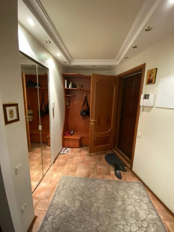 Продажа трёхкомнатной квартиры в элитном новострое «пирамида»+ гараж 🌇донецк в ворошиловском районе, тихий центр донецка пл. Ленина, лучшая локация донецка 📍 💰цена : 20 000 000 млн. Торг❗️ ✅площадь 130 квадратов + большой балкон и гардеробная. 🎁все что вы видите на фото в квартире остается ✅развитая инфраструктура : магазины, супермаркеты, школа бульвар пушкина, пл. Ленина ✅состояние ремонта идеальное, заходи и живи 👀показ в любое время 📑документы готовы ! 📲☎️+79490370636 подписаться | дать объявление - фотография - 3