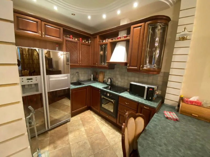 Продажа трёхкомнатной квартиры в элитном новострое «пирамида»+ гараж 🌇донецк в ворошиловском районе, тихий центр донецка пл. Ленина, лучшая локация донецка 📍 💰цена : 20 000 000 млн. Торг❗️ ✅площадь 130 квадратов + большой балкон и гардеробная. 🎁все что вы видите на фото в квартире остается ✅развитая инфраструктура : магазины, супермаркеты, школа бульвар пушкина, пл. Ленина ✅состояние ремонта идеальное, заходи и живи 👀показ в любое время 📑документы готовы ! 📲☎️+79490370636 подписаться | дать объявление - фотография - 8