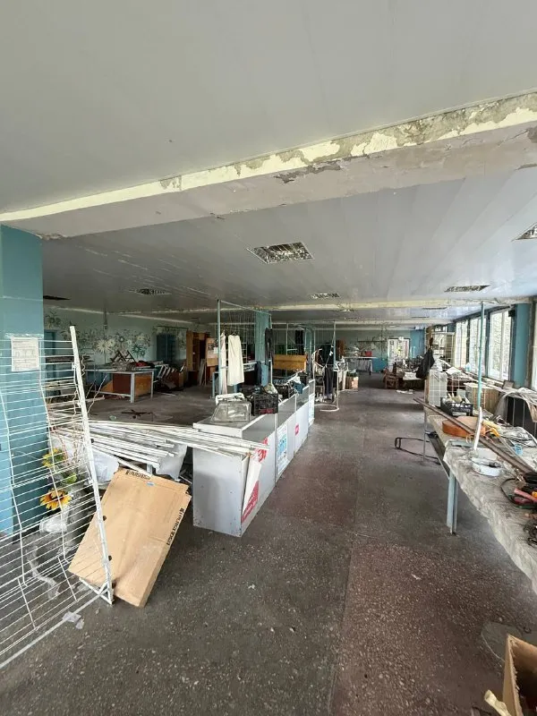 продаётся помещения❗️ 🌇днр в центре харцызска, пр мира📍 ✅площадь 600м² ✅шикарное расположение! стройте свое пространство с агентством недвижимости город. вы мечтаете - мы реализовываем💫 ‼️требуется ремонт, все коммуникации подведены 👍хороший проходной поток, удобная транспортная доступность. - фотография - 6