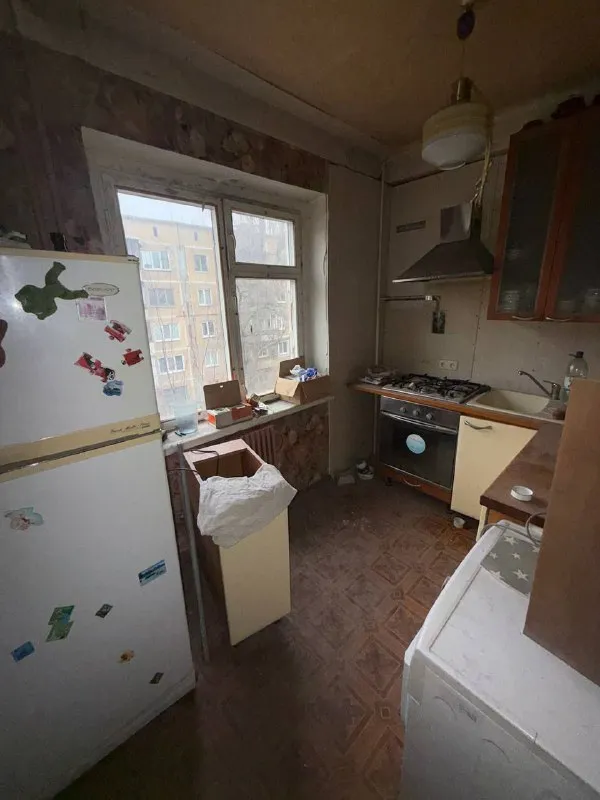 Продажа 2 комнатной квартиры 🌇донецк, куйбышевский район, мкрн. Азотный📍 стройте свое пространство с агентством недвижимости город вы мечтаете - мы реализовываем ❗️документы готовы ! ✅площадь квартиры :48 м², ✅не угловая, очень тёплая! ✅ 4 этаж из 5 💦 вода по графику ✅ собственник в городе ✅ комнаты раздельные 📍в шаговой доступности: супермаркеты, торговые центры, рынок, салоны услуг, спортивные центры, больница и школы! 💰стоимость 2.800.000 ₽ 📲☎️ +79490370636 подписаться | дать объявление - фотография - 5