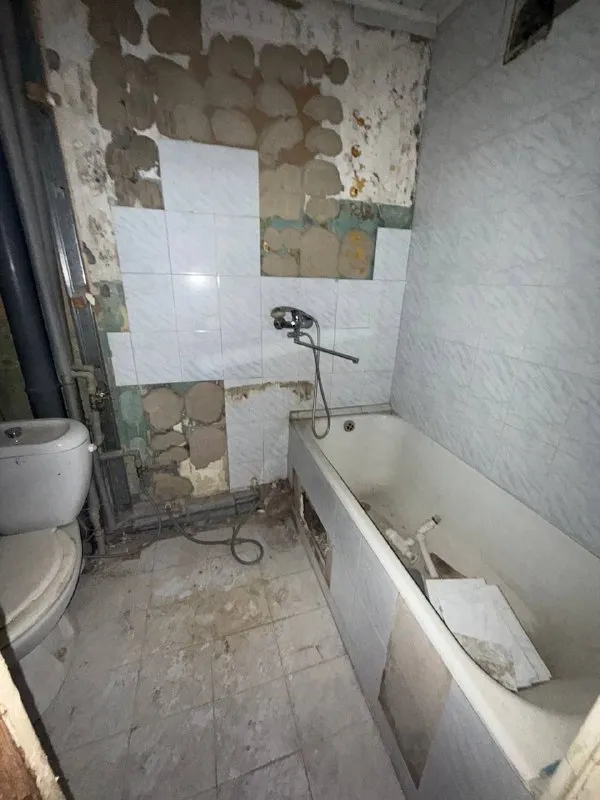 Продажа 2 комнатной квартиры 🌇донецк, куйбышевский район, мкрн. Азотный📍 стройте свое пространство с агентством недвижимости город вы мечтаете - мы реализовываем ❗️документы готовы ! ✅площадь квартиры :48 м², ✅не угловая, очень тёплая! ✅ 4 этаж из 5 💦 вода по графику ✅ собственник в городе ✅ комнаты раздельные 📍в шаговой доступности: супермаркеты, торговые центры, рынок, салоны услуг, спортивные центры, больница и школы! 💰стоимость 2.800.000 ₽ 📲☎️ +79490370636 подписаться | дать объявление - фотография - 6