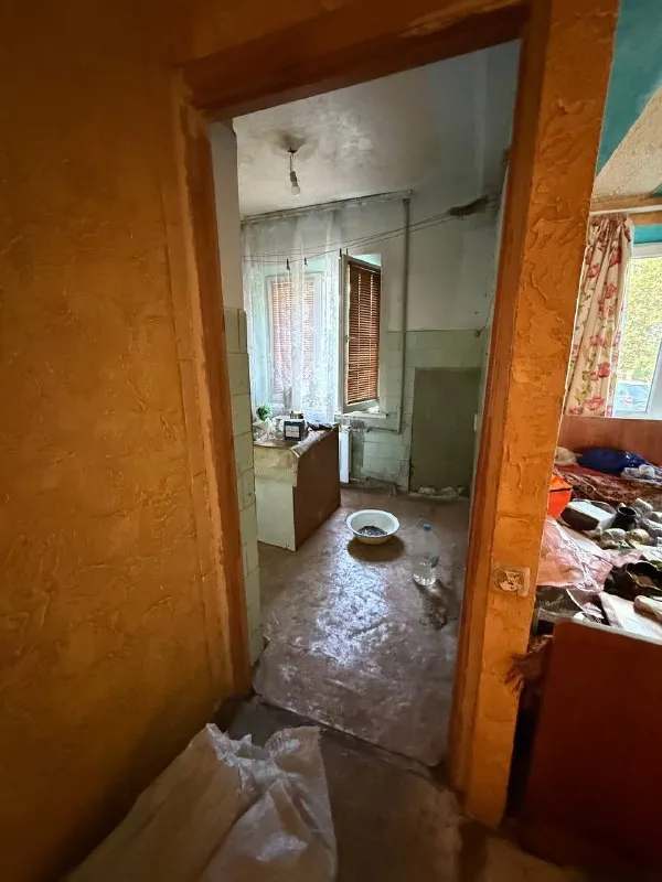 Продам двухкомнатную квартиру 🌇донецк, киевский район - партизанский 48📍 ✅1 этаж пятиэтажного дома 📑документы готовы ✅общая площадь 50 кв. М 💦вода согласно графику ✅квартира тёплая ✅установлены пластовые окна. Насыщенная инфраструктура: - детские сады, школы - продуктовые магазины - супермаркет остановки маршрутного такси в шаговой доступности. 💰стоимость 2 500 000 руб. 🔥 реальному клиенту торг 📲☎️ +79490370636 подписаться | дать объявление - фотография - 3