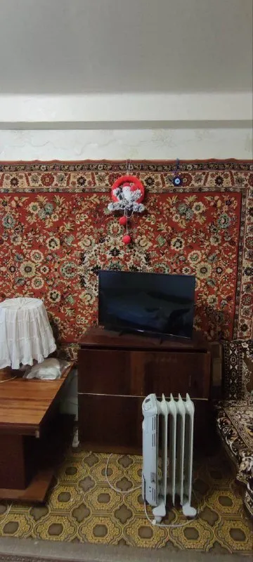 🏡сдам 2к квартиру на 2 этаже 5-тиэтажного дома, проспект партизанский, донецк, киевский район. ✅в квартире есть всё необходимое. ✅новый водонагреватель, кровать, диван, телевизор, посуда. ✅застекленный балкон. Есть детские игрушки. 💧вода по графику. До центра на авто 10-15 минут. 🏫рядом школа, магазины, остановка общественного транспорта. ✅предпочтительно семейной паре. Можно с ребенком. 🔥собственник 💴цена: 19.000 т. Руб + счетчики ☎️+7(978)523-82-64 макс телеграм 📨подписаться - фотография - 3