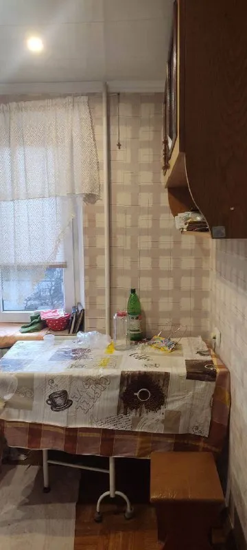 🏡сдам 2к квартиру на 2 этаже 5-тиэтажного дома, проспект партизанский, донецк, киевский район. ✅в квартире есть всё необходимое. ✅новый водонагреватель, кровать, диван, телевизор, посуда. ✅застекленный балкон. Есть детские игрушки. 💧вода по графику. До центра на авто 10-15 минут. 🏫рядом школа, магазины, остановка общественного транспорта. ✅предпочтительно семейной паре. Можно с ребенком. 🔥собственник 💴цена: 19.000 т. Руб + счетчики ☎️+7(978)523-82-64 макс телеграм 📨подписаться - фотография - 7