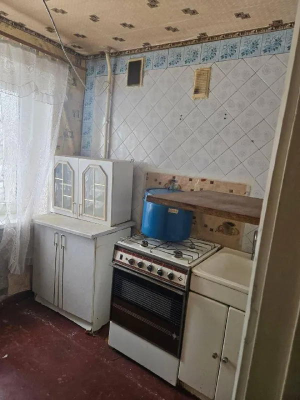 продажа 2х комнатной квартиры 🌇город макеевка, ул. краснодарская, 12📍 + 🎁 бонус гараж с ямой 🔥 ✅площадь 40,3м2 ✅этаж 3 из 4 ✅комнаты - смежные ✅окна м/п 📍в шаговой доступности: - фотография - 6