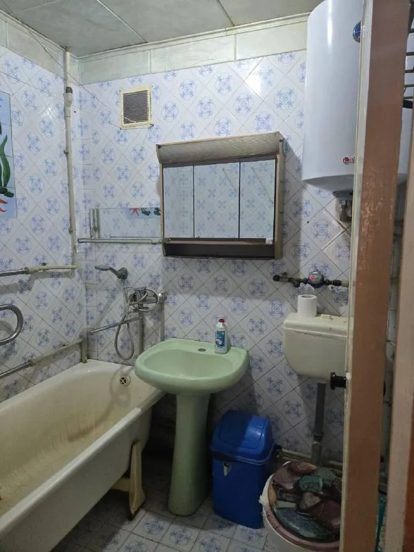 продажа 2х комнатной квартиры 🌇город макеевка, ул. краснодарская, 12📍 + 🎁 бонус гараж с ямой 🔥 ✅площадь 40,3м2 ✅этаж 3 из 4 ✅комнаты - смежные ✅окна м/п 📍в шаговой доступности: - фотография - 7