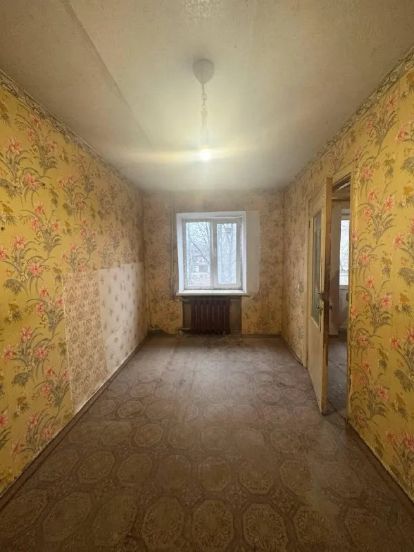 продажа 3х комн. квартиры подготовленной к ремонту! 🌇макеевка, мкр. восточный, дк «бутовка»📍 📑документы готовы! ✅площадь 57м2 ✅2й этаж из 5 ✅кирпичный дом - не панельная планировка ✅окна металлопластик 👍во дворе школа и дет сад! прямо у дома - магазины и остановка общественного транспорта ! 💰стоимость 2.400.000 ₽ торг реальному клиенту! 📲☎️+79495131300 стройте свое пространство с агентством недвижимости «город». вы мечтаете - мы реализовываем 💫 больше наших объектов: 📱 https://vk. com/arendanedvizhimostigorod 📱 https://agency-gorod. ru/ подписаться | дать объявление - фотография - 2