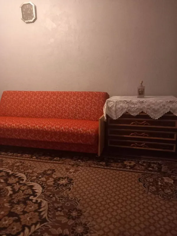 Сдам двухкомнатную квартиру 🌇донецк, кировский район- мкр широкий, ул. Козыря📍 💦вода 24/7 📷фото не качественные - лучше смотреть в живую ❗️ ✅квартира полностью укомплектована всем необходимым для комфортной жизни ✅комнаты раздельные ❄кондиционеры 👍раздельный санузел 📍рядом вся необходимая инфраструктура: магазины, супермаркеты, кафе и рестораны, школа, садик ✅прекрасная транспортная развязка в любую точку города - остановка транспорта в пешей доступности 📲☎️ +79490404189 подписаться | дать объявление - фотография - 3