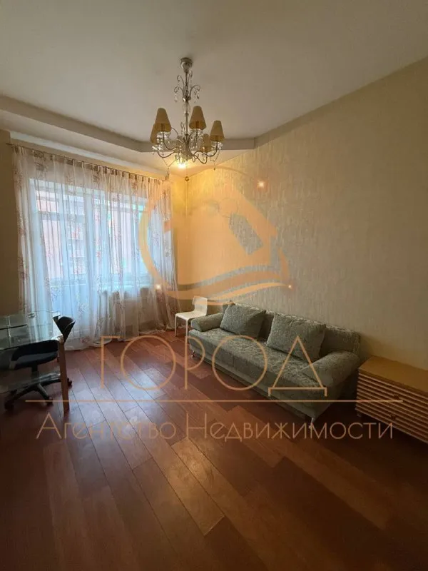 Аренда уютной крупногабаритной квартиры komfort klass 90м2 🌇донецк, жк замковый - розы люксембург📍 ✅в офис приезжать не нужно, заключать договор по предоплате не нужно ❗️❗️❗️ 💰стоимость аренды 85,000 ₽ ✅просторная спальня, гостинная, кабинет, гардеробная ✅консьерж - паркинг - закрытая территория. ✅в квартире система теплый пол ❄кондиционеры в каждой комнате. 👀просмотр в любое время - ключи 🔑 в агентстве. 📲☎️+79495854955 подписаться | дать объявление - фотография - 2