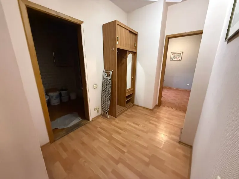 Продажа двухкомнатной квартиры 🌇в самом центре донецка, ворошиловский район, площадь ленина, лучшая локация города📍 большая редкость донецка ✅дом сталинка - исторически культурное наследие донецка. ✅общая площадь - 54 кв. М. ✅3/4 этаж ✅планировка раздельная ✅высокие потолки ✅ - фотография - 4