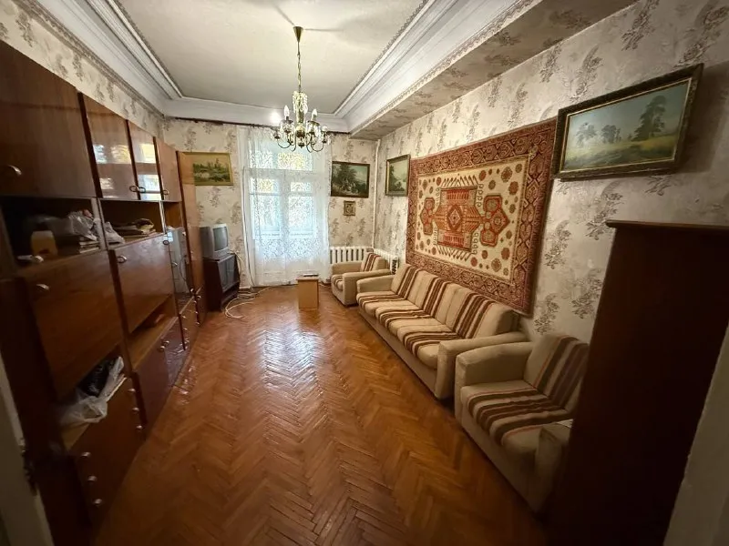 продам двухкомнатную квартиру 🌇донецк, ворошиловский район, бульвар пушкина📍 ✅сталинка 56 квадратов. ✅высокие потолки ✅квартира теплая ✅толстые стены - кирпич 💦вода согласно графику (колонка автомат). ✅чистый подъезд ✅развита инфраструктура 📑документы готовы 🔑ключи в агентстве 💰цена 6.000.000 ₽, торг есть 📲☎️+79490370636 подписаться | дать объявление - фотография - 5