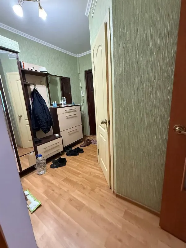 продажа 3х комнатной квартиры 🌇калининский р-н донецка, пр.50 - лет гвардейской дивизии📍 лучшая локация! 📑документы готовы к сделке собственник в донецке‼️ 👍состояние квартиры- заходи и живи. 💦вода согласно графику ✅комнаты раздельные ✅квартира теплая ✅этажность дома 1/5 🚫 прописанных нет насыщенная инфраструктура: - калининский рынок, детские сады; школы; продуктовые магазины; супермаркет 👌развитая транспортная развязка в любую точку города. остановки маршрутного такси в шаговой доступности. 💰цена : 5.000.000 ₽ 📲☎️+79490370636 подписаться  |  дать объявление - фотография - 4