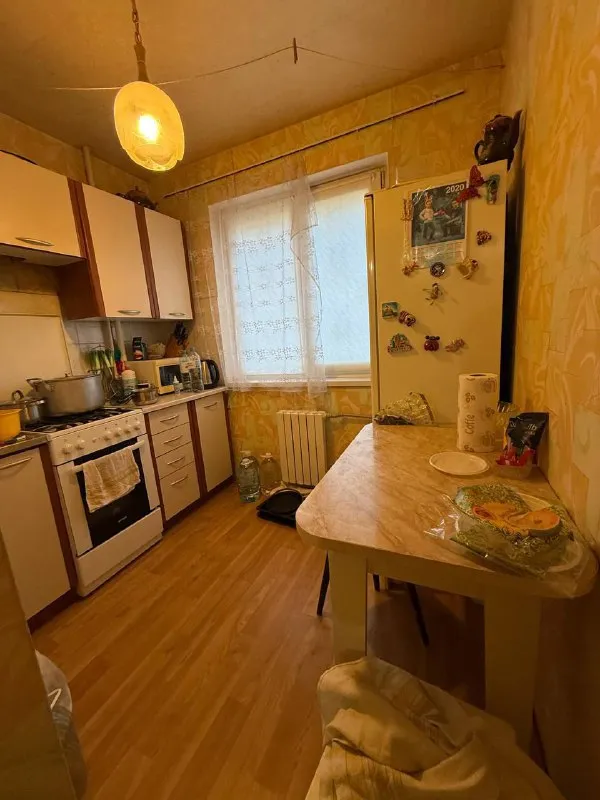 продажа 3х комнатной квартиры 🌇калининский р-н донецка, пр.50 - лет гвардейской дивизии📍 лучшая локация! 📑документы готовы к сделке собственник в донецке‼️ 👍состояние квартиры- заходи и живи. 💦вода согласно графику ✅комнаты раздельные ✅квартира теплая ✅этажность дома 1/5 🚫 прописанных нет насыщенная инфраструктура: - калининский рынок, детские сады; школы; продуктовые магазины; супермаркет 👌развитая транспортная развязка в любую точку города. остановки маршрутного такси в шаговой доступности. 💰цена : 5.000.000 ₽ 📲☎️+79490370636 подписаться  |  дать объявление - фотография - 5