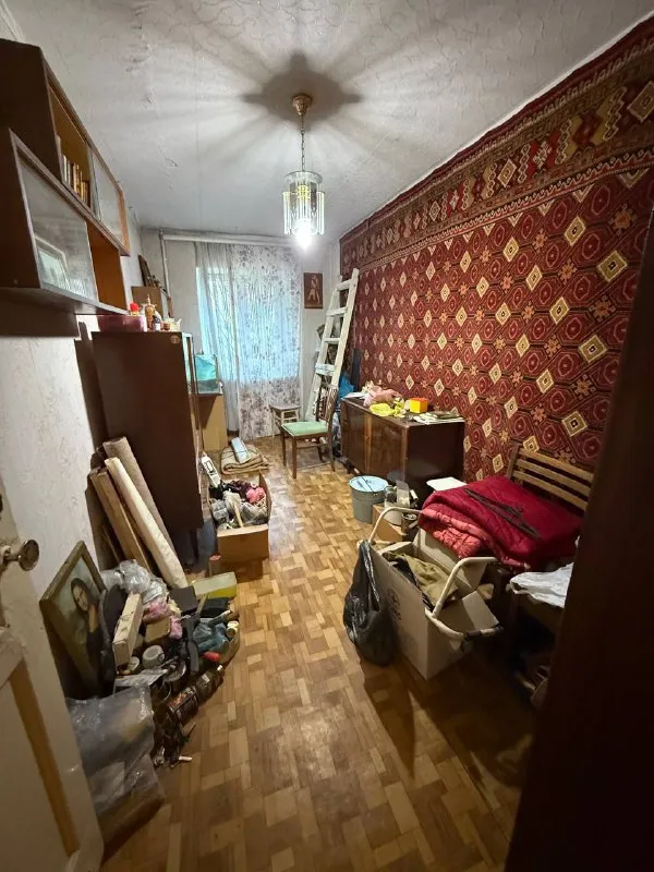 продажа 3х комнатной квартиры 🌇центр донецка, ворошиловский район, щорса 10 а📍 📍бульвар пушкина, парк щербакова рядом ✅лучшая локация города ✅транспортная развязка в любую точку города ✅магазины, супермаркеты кафе, рестораны и т. д рядом 📑документы готовы к сделке, прописанных нет ❗️квартира требует ремонта💦хороший напор воды ✅этаж 3/5 ✅дом кирпичный ✅подъезд чистый, дружные соседи. 💰цена снижена 5.000.000 руб. 📲☎️+79490370636 подписаться  |  дать объявление - фотография - 5