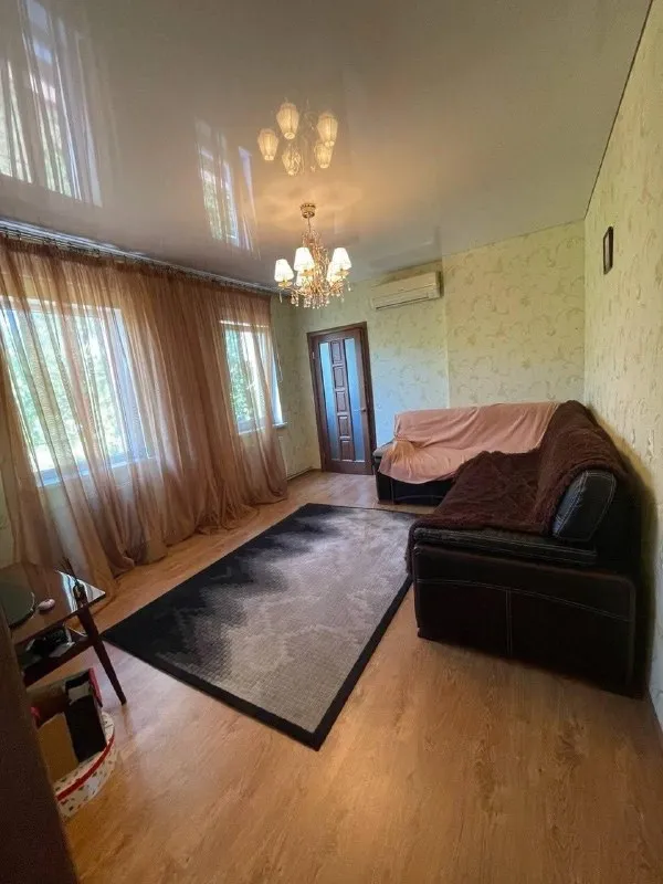 продажа дома с мансардой 🏡 🌇в макеевке, кировский район, (ориентир ставок батман)📍 • первый этаж - зал, спальня, холл, кухня, санузел; 🕰️ действующий камин • мансарда - холл, спальня, гардеробная, санузел, комната свободного назначения (кладовая или прачечная); ✅ s=120 м2 ✅ 6/100 земли (приватизирована❗️) ✅ шпальный, штукатурен с металлической сеткой - фотография - 5