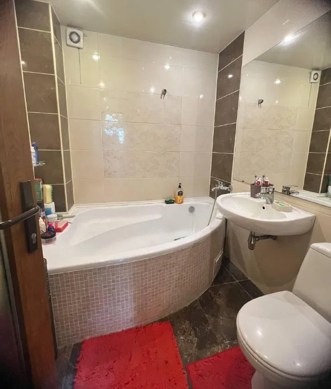 продажа дома с мансардой 🏡 🌇в макеевке, кировский район, (ориентир ставок батман)📍 • первый этаж - зал, спальня, холл, кухня, санузел; 🕰️ действующий камин • мансарда - холл, спальня, гардеробная, санузел, комната свободного назначения (кладовая или прачечная); ✅ s=120 м2 ✅ 6/100 земли (приватизирована❗️) ✅ шпальный, штукатурен с металлической сеткой - фотография - 8