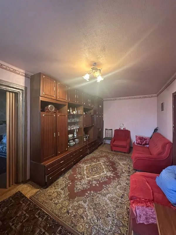 ‼️срочная продажа‼️ трёхкомнатной квартиры 🌇город донецк, торговый университет ✅ этажность 5-9ти. ❗️квартира требует ремонта. 📍отличное месторасположение! Бул. Шевченко. ✅транспортные остановки рядом, гимназия, торговый университет, супермаркет молоко, больница. 📑документы готовы! 💰цена 4 800 000 ₽ 📲☎️+79494181407 галина ан подписаться | дать объявление - фотография - 2