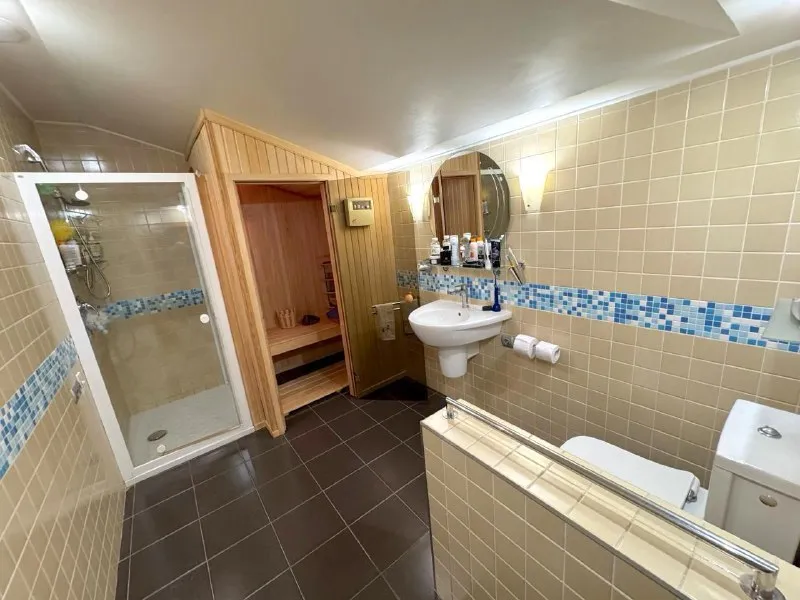 продажа видового пентхауса 🏡 🌇донецк, напротив облгосадминистрации через дорогу парковая зона - бульвар пушкина ✅площадь 203м2 стройте свое пространство с агентством недвижимости город. вы мечтаете - мы реализовываем. 💫больше наших объектов: 📱 https://vk. com/arendanedvizhimostigorod 📱 https://agency-gorod. ru/ у вас есть возможность стать владельцем видовой квартиры ✅доступные опции к квартире - приватизированная земля, на которой расположены: 🍖зона отдыха с растительность (туи) площадка  для барбекю и т/д 🅿два гаража на 4 автомобиля 💰стартовая цена 25.000.000 ₽ торг с реальным покупателем 📑документы - готовы к сделке собственник в городе! 📲☎️ +79495131300 дмитрий подписаться | дать объявление - фотография - 9