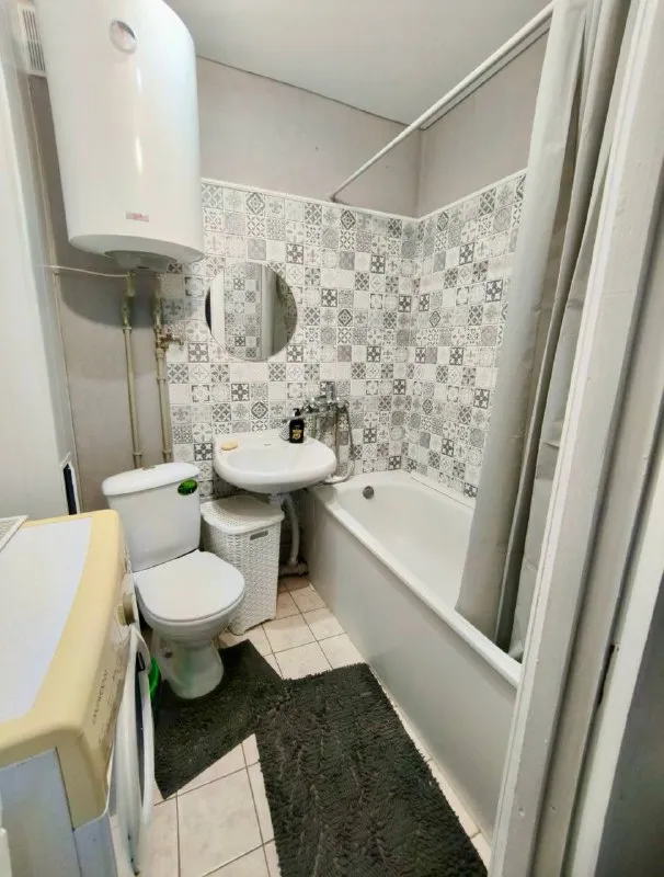 🏡аренда двухкомнатной квартиры г. Донецк днр 🌇киевский район ✅ориентир: шахтерская площадь ✅сдам квартиру со всей мебелью и техникой сроком более 6 месяцев для семьи с ребенком, мужчины итр ✅кондиционер, бойлер, гардеробная комната, тв -проэктор ✅лоджия лаундж- зона 2 лифта парковка ✅накопительная система воды на 400 л 💴цена: 35.000руб + комуслуги. ☎️+7(949)419-42-08 📨подписаться - фотография - 10