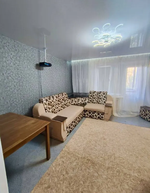 🏡аренда двухкомнатной квартиры г. Донецк днр 🌇киевский район ✅ориентир: шахтерская площадь ✅сдам квартиру со всей мебелью и техникой сроком более 6 месяцев для семьи с ребенком, мужчины итр ✅кондиционер, бойлер, гардеробная комната, тв -проэктор ✅лоджия лаундж- зона 2 лифта парковка ✅накопительная система воды на 400 л 💴цена: 35.000руб + комуслуги. ☎️+7(949)419-42-08 📨подписаться - фотография - 3