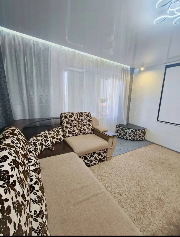 🏡аренда двухкомнатной квартиры г. Донецк днр 🌇киевский район ✅ориентир: шахтерская площадь ✅сдам квартиру со всей мебелью и техникой сроком более 6 месяцев для семьи с ребенком, мужчины итр ✅кондиционер, бойлер, гардеробная комната, тв -проэктор ✅лоджия лаундж- зона 2 лифта парковка ✅накопительная система воды на 400 л 💴цена: 35.000руб + комуслуги. ☎️+7(949)419-42-08 📨подписаться - фотография - 4