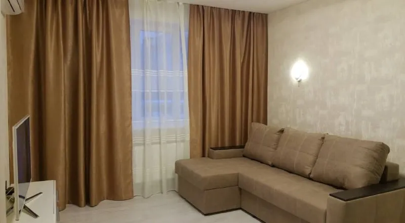 Сдам однокомнатную квартиру 🌇донецк калининский район, ул. Капитана ратникова📍 💰цена 25000 ₽, к/у отдельно. ✅квартира в идеальном состоянии, есть все необходимое для комфортного проживания. ✅есть вся мебель и быт. Техника. ✅развитая инфраструктура, все в шаговой доступности. ✅квартира сдается только для долгосрочного съема. 📲☎️+79495179577 агентство подписаться | дать объявление - фотография - 2