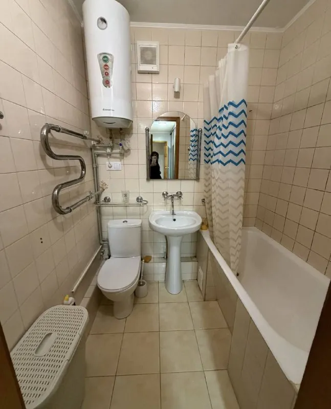 Сдаётся 2х комнатная квартира 🌇в киевском районе донецке, партизанский проспект. 📍 ✅в квартире хороший ремонт. ✅санузел смежный 💦вода по графику, есть стиральная машина! Диван раскладывается. ❗️только на долгосрочный срок. 💰цена 27.000 руб. Обращаться по номеру 📲☎️+79494858368, иван или в тг 📲☎️+79490943616 агентство недвижимости подписаться | дать объявление - фотография - 6