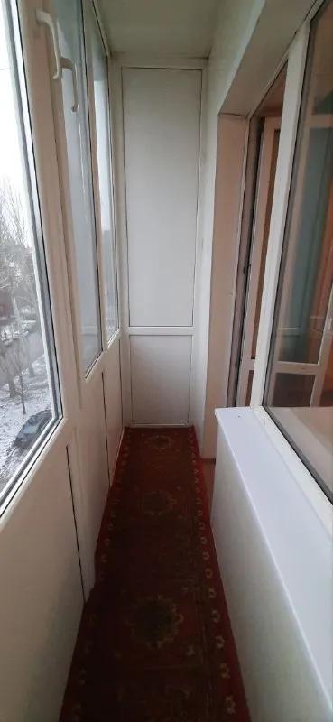 Сдам однокомнатную квартиру 🌇донецк, площадь ленина, центр, рядом "набережная", ворошиловский район📍 👍хорошее состояние ✅имеется вся необходимая мебель и бытовая техника: холодильник, телевизор, стиральная машина автомат, микроволновая печь свч, кондиционер. .. 💰стоимость 25 000 ₽ + к/у 📲☎+7949-419-63-79 подписаться | дать объявление - фотография - 3